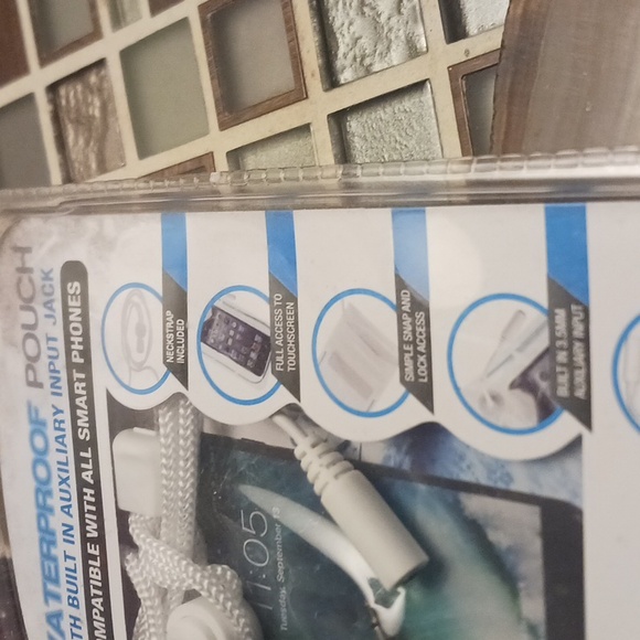 Waterproof pouch - Picture 4 of 4